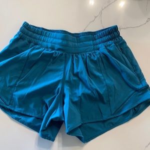 Lululemon Hotty Hot LR  short 4” lined. Has a zippered side pocket, Turqouise